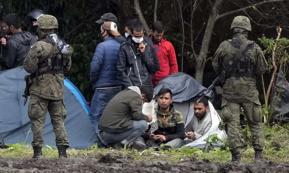 ''Πόλεμος'' μεταναστών στα σύνορα της Πολωνίας με τη Λευκορωσία